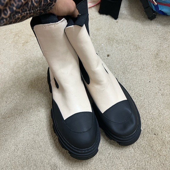 Forever 21 boots - Picture 1 of 2